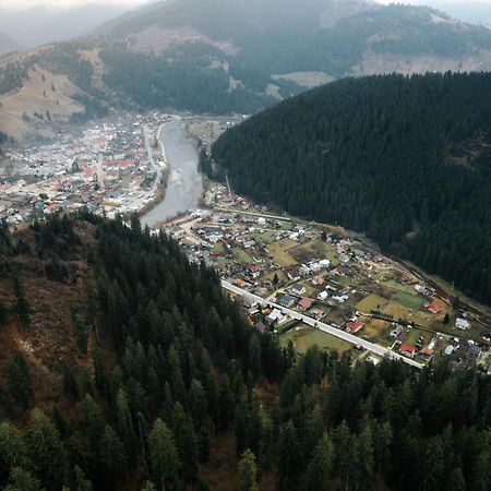 Pensiunea Bradet Broşteni エクステリア 写真